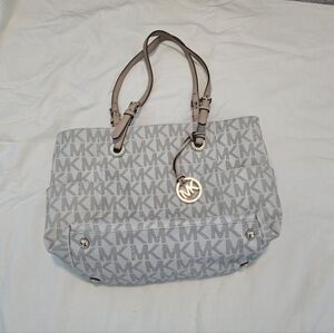 Micheal Kors Logo Tote in off-white/tan